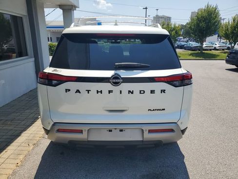 Certified 2024 Nissan Pathfinder Platinum w/ Black Appearance Package FWD image 9