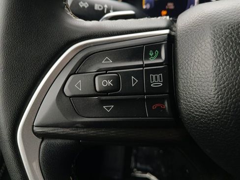 Used 2024 Jeep Grand Cherokee Laredo RWD image 11