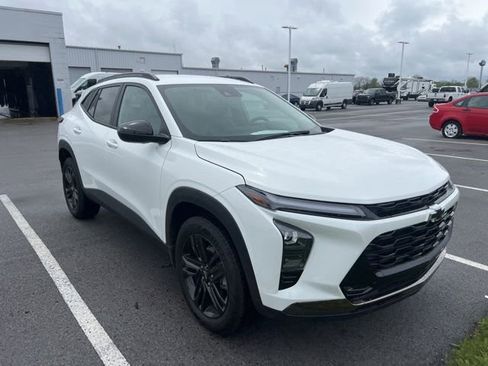 Used 2025 Chevrolet Trax ACTIV w/ Driver Confidence Package image 6