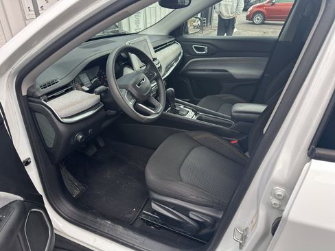 Used 2022 Jeep Compass Sport image 5