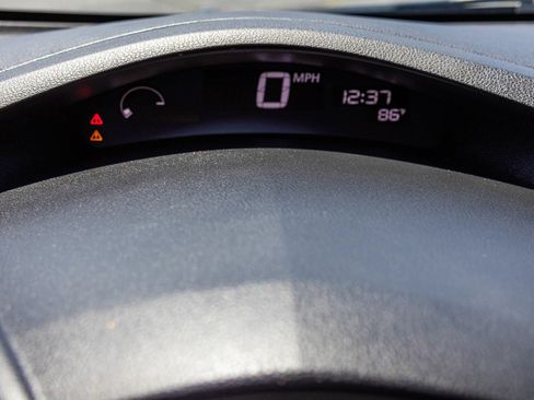 Used 2014 Nissan Leaf SL FWD image 34