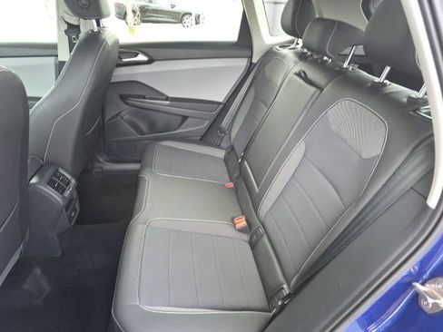 Used 2023 Volkswagen Taos SE w/ Panoramic Sunroof Package AWD/4WD image 18
