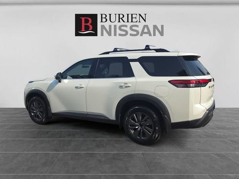 Used 2022 Nissan Pathfinder SV w/ SV Black Package AWD/4WD image 3