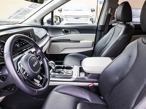 Used 2024 Kia Carnival LX image 20