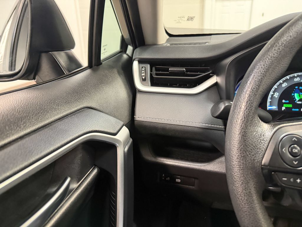 Used 2025 Toyota RAV4 XLE AWD/4WD image 75