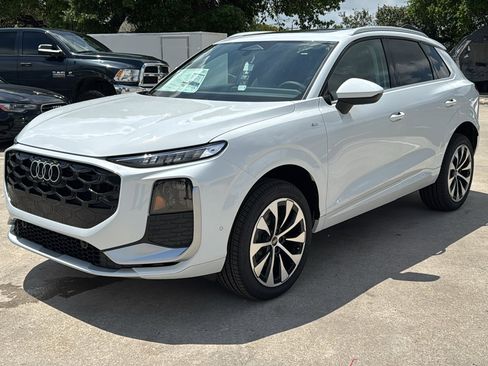 New 2026 Audi Q3 quattro 2.0T AWD/4WD image 3