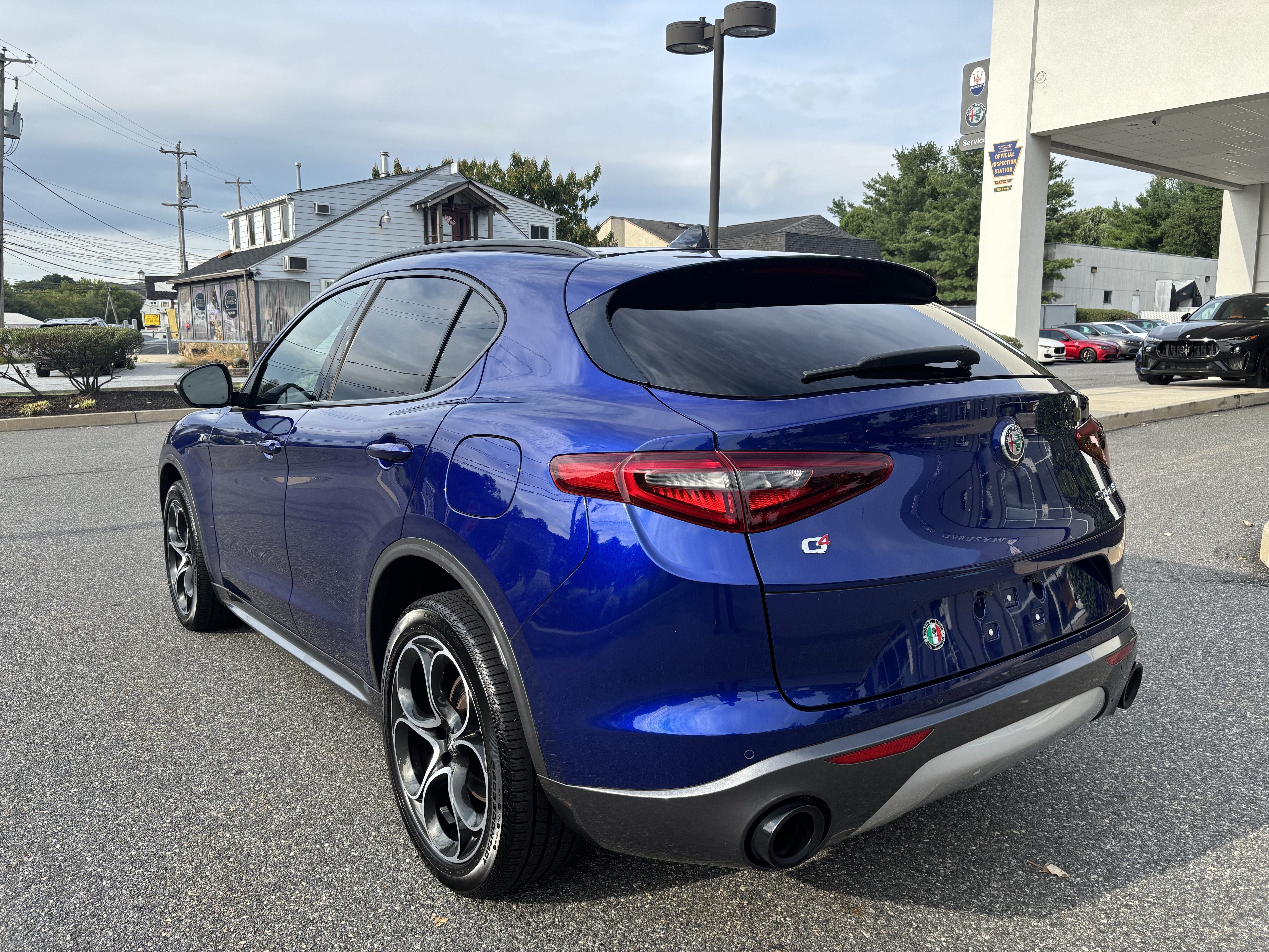 Used 2023 Alfa Romeo Stelvio Ti AWD/4WD image 3