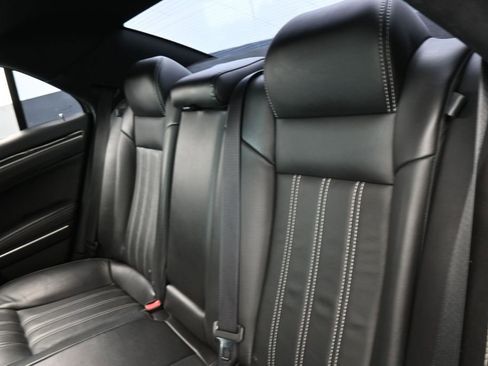 Used 2018 Chrysler 300 S w/ 300S Premium Group RWD image 33