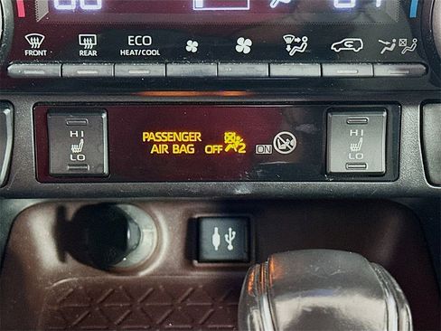 Used 2019 Toyota RAV4 Limited image 21