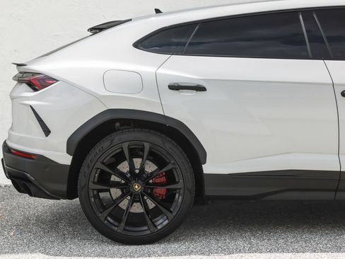 Used 2020 Lamborghini Urus AWD/4WD image 3