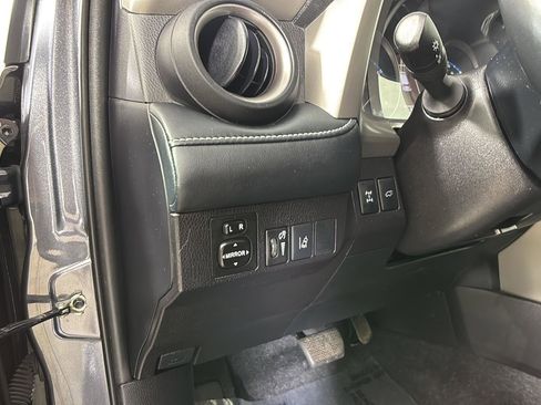 Used 2018 Toyota RAV4 XLE AWD/4WD image 28