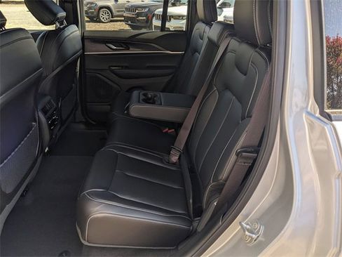 New 2025 Jeep Grand Cherokee Limited image 11