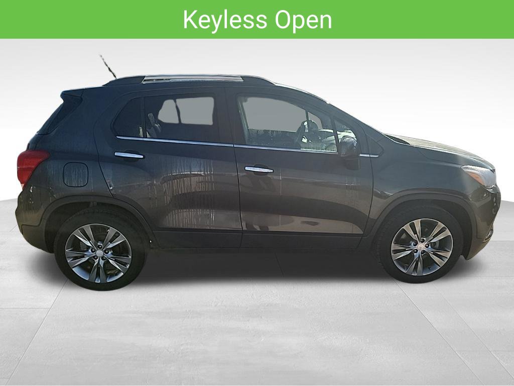 Used 2020 Chevrolet Trax LT w/ Sun & Sound Package FWD image 18