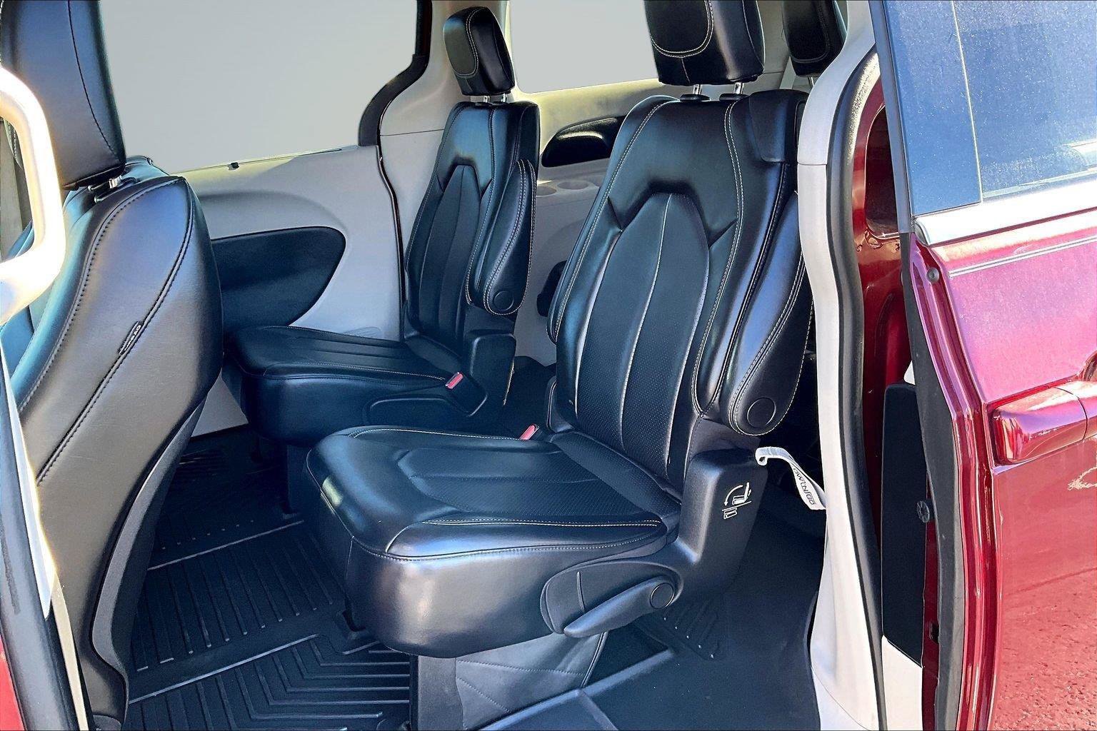 Used 2023 Chrysler Pacifica Touring-L AWD/4WD image 26