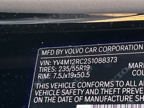 Used 2025 Volvo XC60 B5 Plus image 36