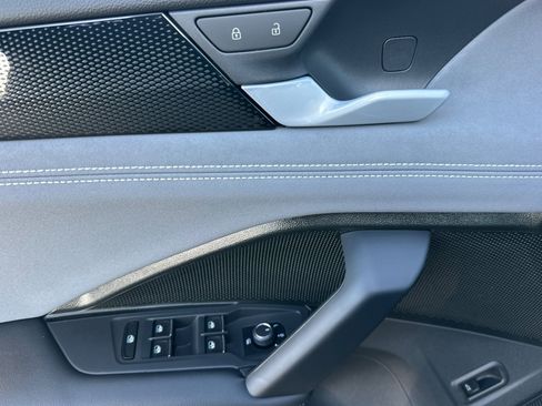 New 2026 Volkswagen Tiguan SE R-Line image 9