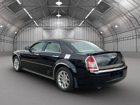 Used 2005 Chrysler 300 C image 3