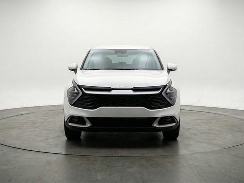 Used 2025 Kia Sportage LX image 2