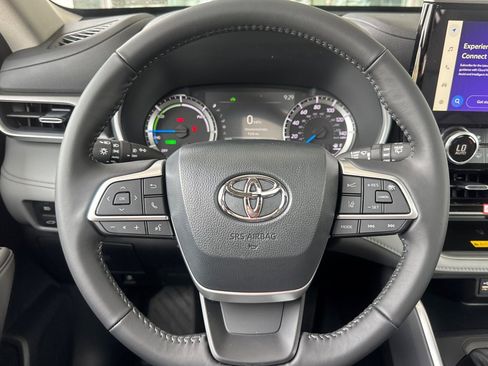 New 2026 Toyota Highlander XLE image 25