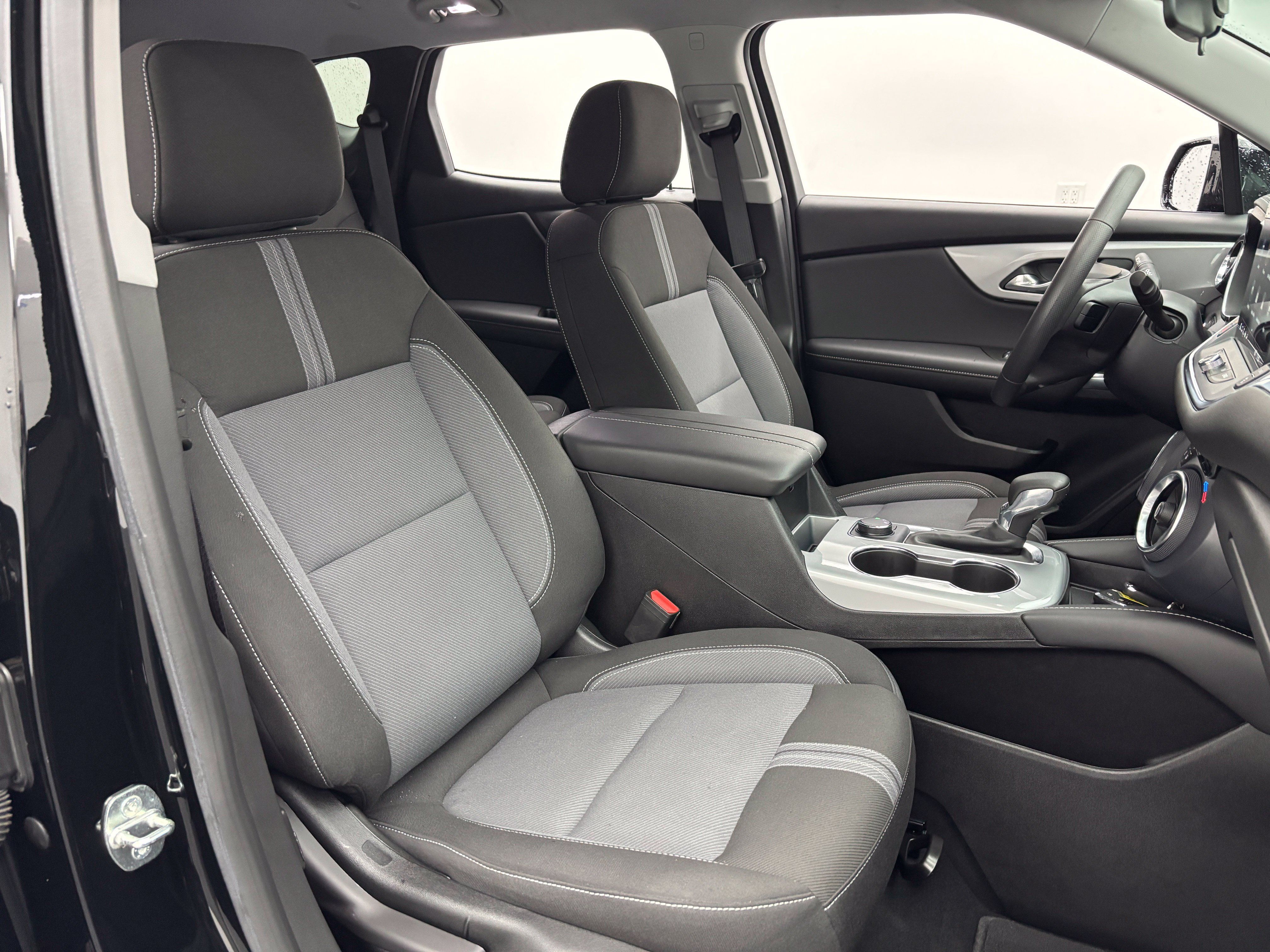 Used 2023 Chevrolet Blazer LT w/ Midnight/Sport Edition FWD image 31