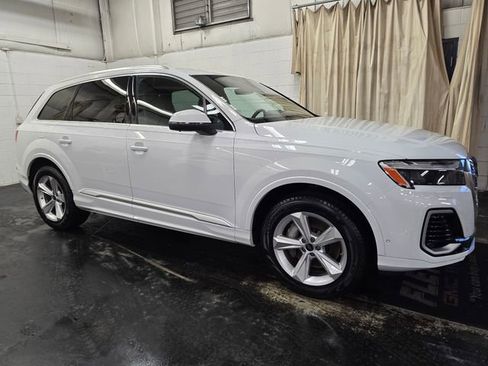 Certified 2025 Audi Q7 3.0T Premium w/ Convenience Package image 7