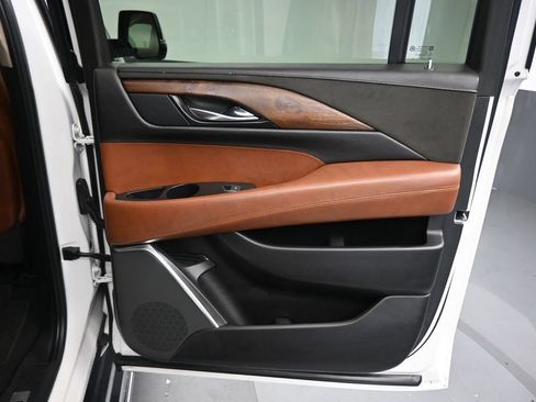 Used 2019 Cadillac Escalade ESV Luxury AWD/4WD image 42