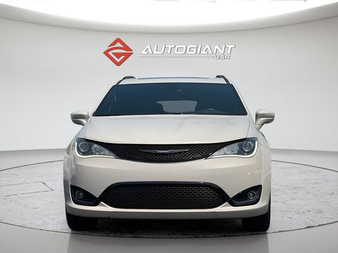 Used 2019 Chrysler Pacifica Limited w/ S Appearance Package FWD image 18