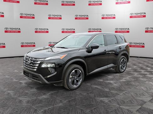 Used 2024 Nissan Rogue SV image 7