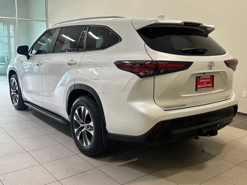Certified 2024 Toyota Highlander XLE AWD/4WD image 4