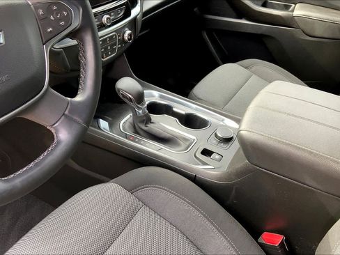 Used 2023 Chevrolet Traverse LT image 15