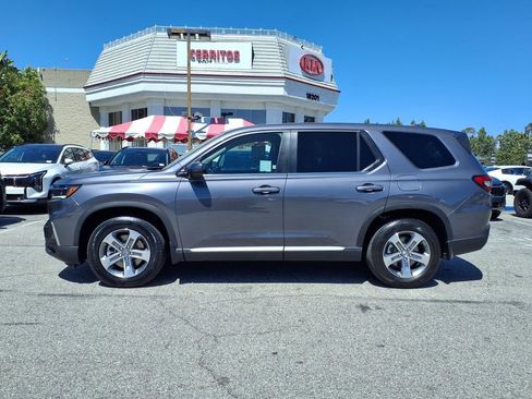Used 2025 Honda Pilot EX-L image 2
