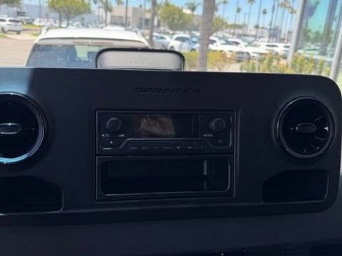 Used 2025 Mercedes-Benz Sprinter 2500 image 5