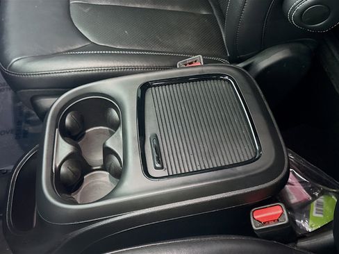 Used 2022 Chrysler Pacifica Touring-L w/ S Appearance Package image 18