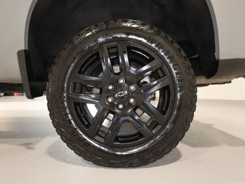 Used 2024 Chevrolet Silverado 1500 LT Trail Boss w/ Convenience Package II AWD/4WD image 35