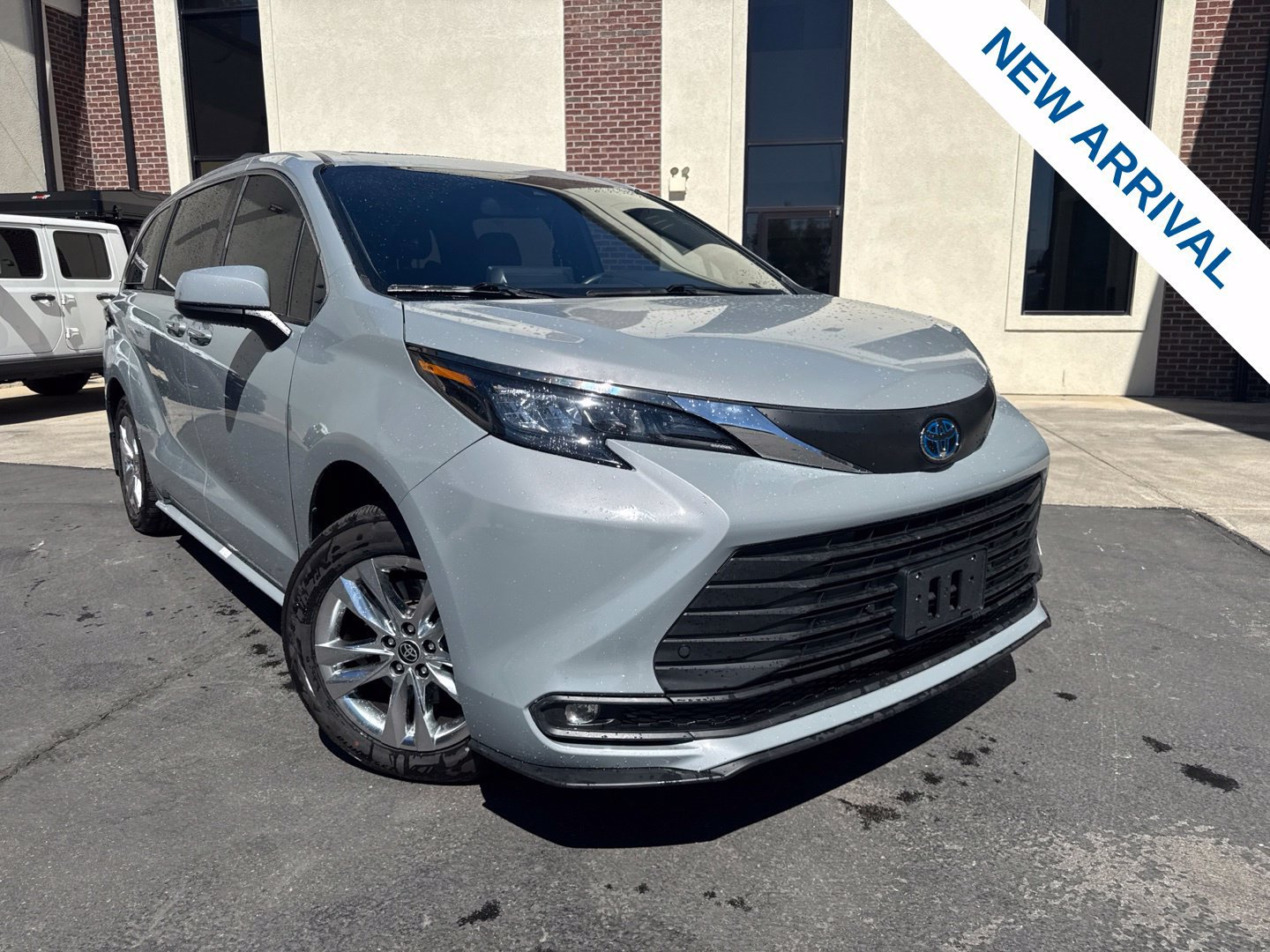 Used 2023 Toyota Sienna XLE Woodland Edition AWD/4WD image 1