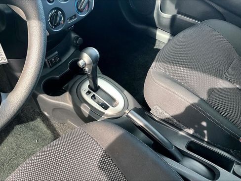 Used 2018 Nissan Versa SV FWD image 16