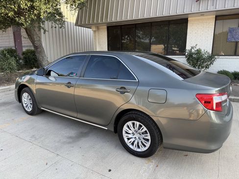 Used 2014 Toyota Camry LE FWD image 7
