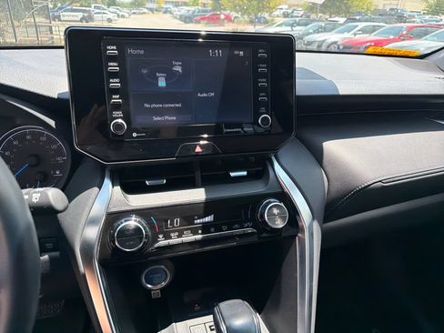Used 2021 Toyota Venza LE AWD/4WD image 27