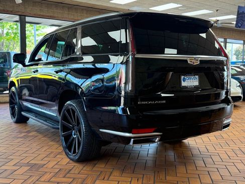 Used 2021 Cadillac Escalade Luxury AWD/4WD image 6