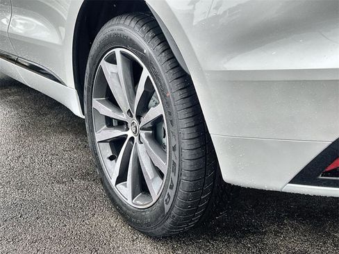 Used 2025 Jaguar F-PACE R-Dynamic S image 11