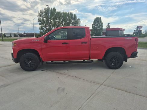 Used 2020 Chevrolet Silverado 1500 Custom Trail Boss w/ Custom Convenience Package AWD/4WD image 2