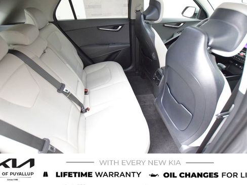 New 2025 Kia Niro EX Touring image 14