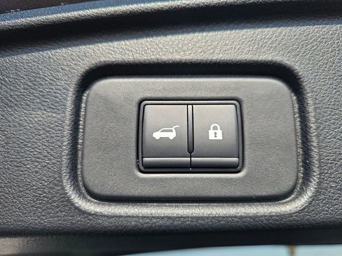 Used 2024 Nissan Pathfinder Platinum image 15