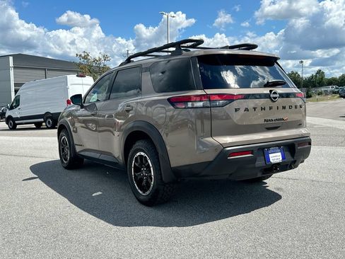 Used 2024 Nissan Pathfinder Rock Creek AWD/4WD image 6