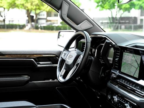 Used 2023 GMC Sierra 1500 Elevation image 17