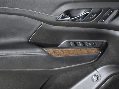 Used 2021 GMC Acadia Denali w/ Denali Technology Package image 21