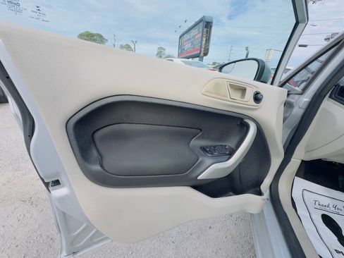 Used 2013 Ford Fiesta SE image 13