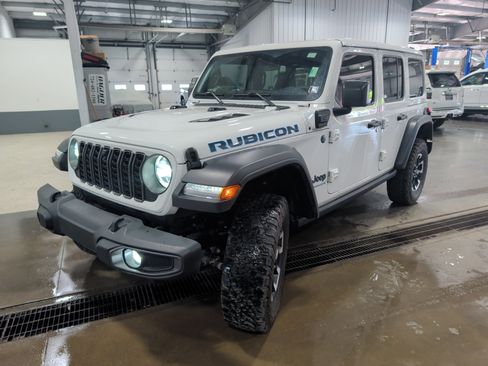 Used 2024 Jeep Wrangler Unlimited Rubicon 4xe w/ Technology Group AWD/4WD image 6