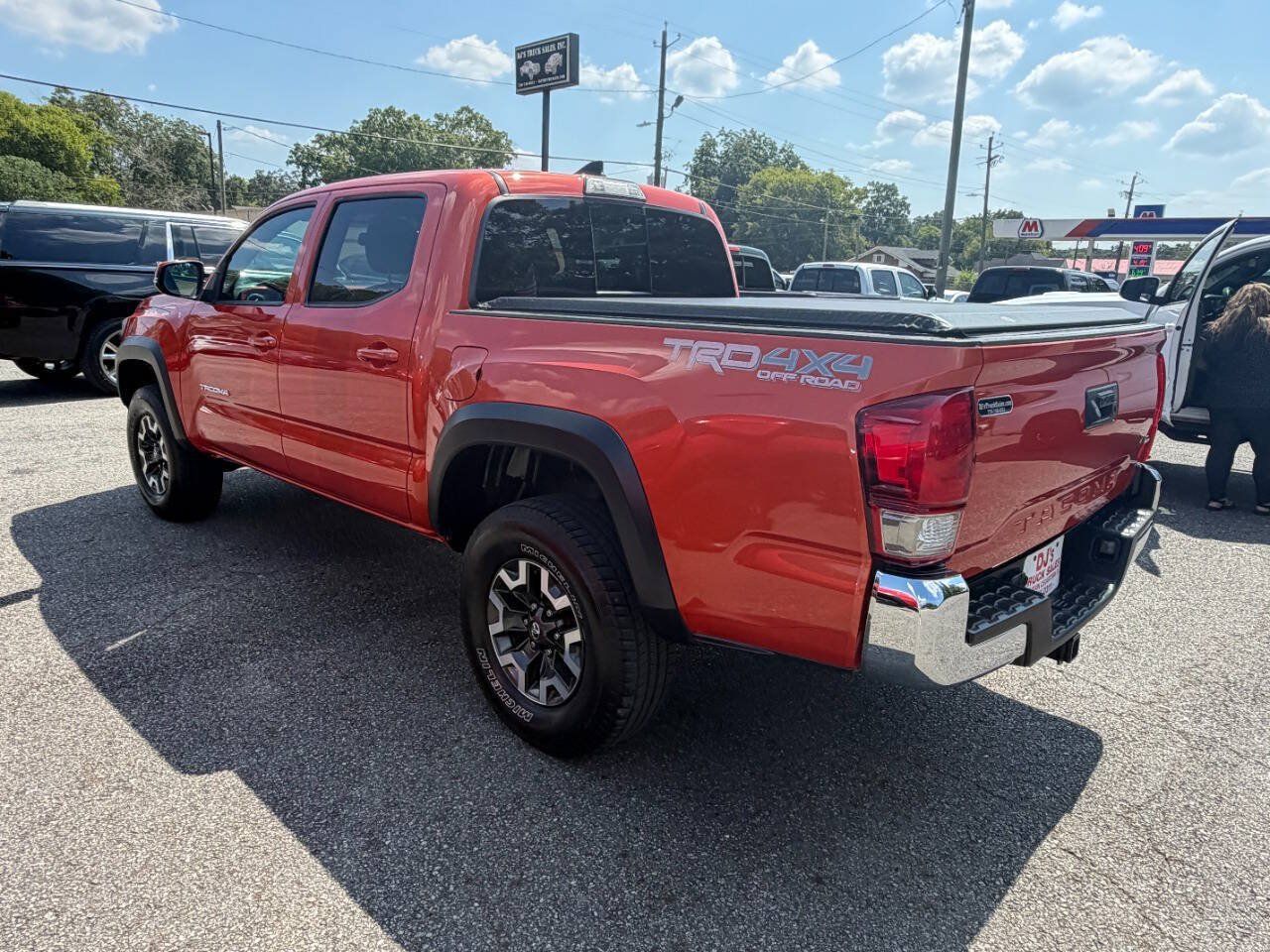 Used 2017 Toyota Tacoma TRD Off-Road w/ Tow Package (A/T) AWD/4WD image 8