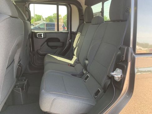 New 2025 Jeep Gladiator Sport image 26